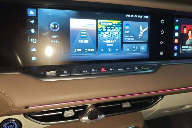 Used VOYAH FREE 2021 Four-Wheel Drive Standard Range-Extended Exclusive Luxury Package Audio And AC Panel