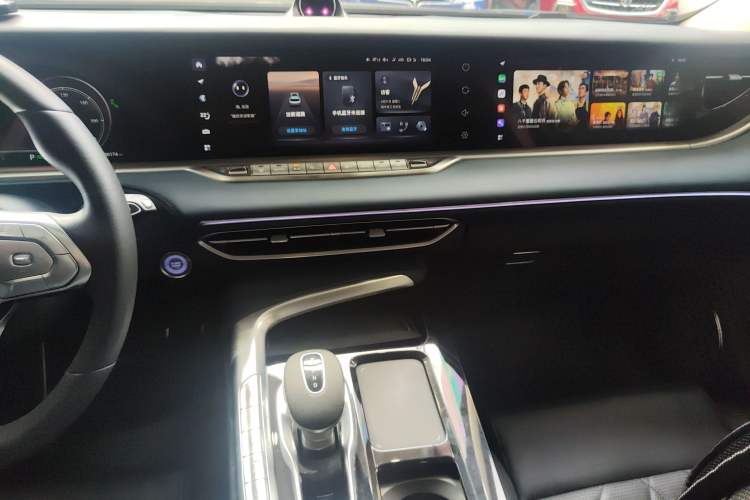 Used VOYAH FREE 2021 Four-Wheel Drive Standard Range-Extended Exclusive Luxury Package Audio And AC Panel