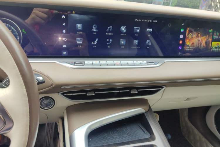 Used VOYAH FREE 2021 Four-Wheel Drive Standard Range-Extended Exclusive Luxury Package Audio And AC Panel