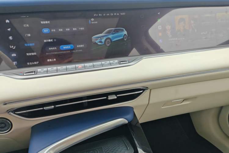 Used VOYAH FREE 2021 Four-Wheel Drive Extended-Range First Edition Commemorative Edition Exclusive Luxury Package Audio And AC Panel