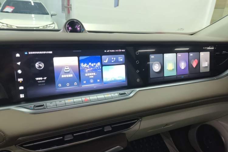 Used VOYAH FREE 2021 Two-Wheel Drive Standard Pure Electric City Edition Audio And AC Panel