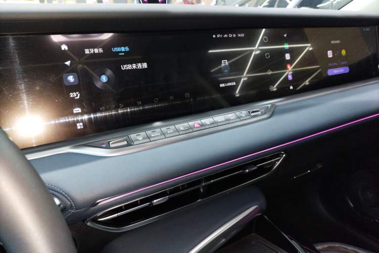 Used VOYAH FREE 2021 Four-Wheel Drive Standard Range-Extended Exclusive Luxury Package Audio And AC Panel
