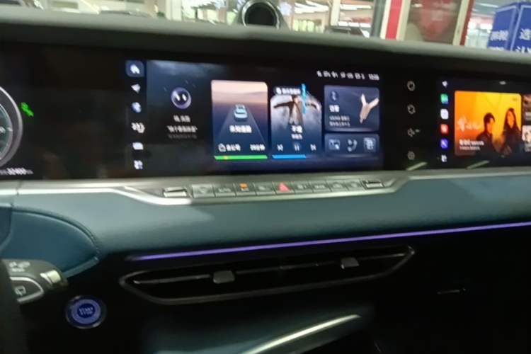 Used VOYAH FREE 2021 Two-Wheel Drive Standard Pure Electric City Edition Audio And AC Panel