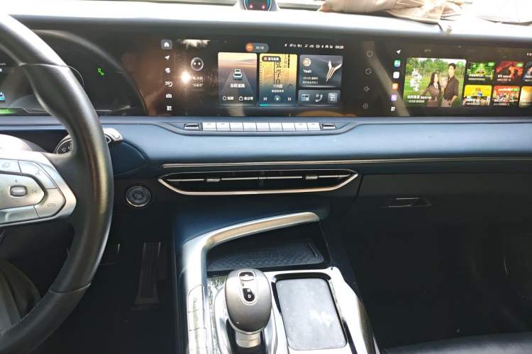 Used VOYAH FREE 2021 Four-Wheel Drive Standard All-Electric Exclusive Luxury Package Audio And AC Panel