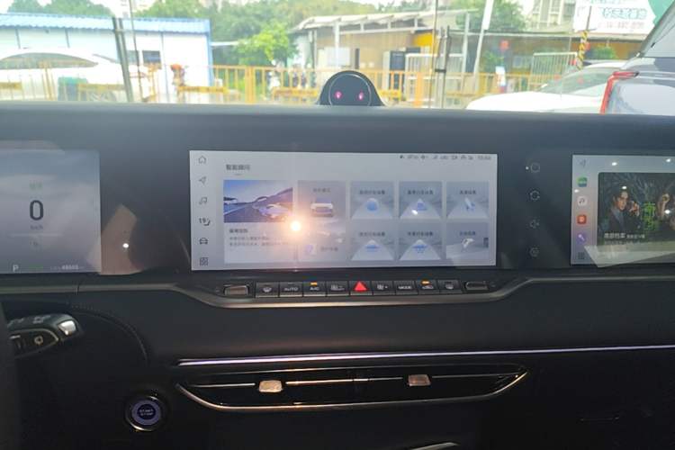 Used VOYAH FREE 2021 Two-Wheel Drive Standard Pure Electric City Edition Audio And AC Panel