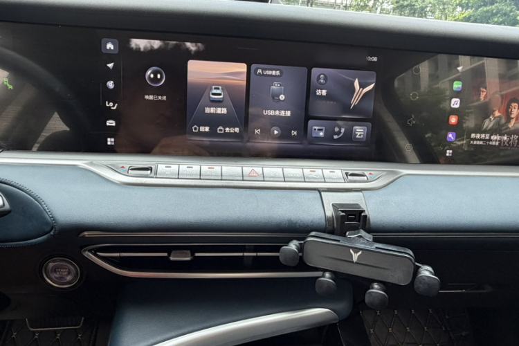 Used VOYAH FREE 2021 Four-Wheel Drive Standard All-Electric Exclusive Luxury Package Audio And AC Panel