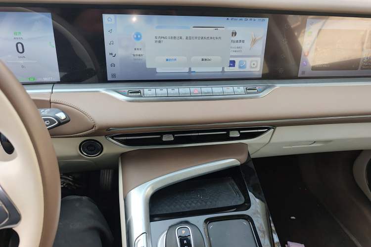 Used VOYAH FREE 2021 Four-Wheel Drive Standard Range-Extended Exclusive Luxury Package Audio And AC Panel