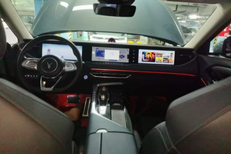 Used VOYAH FREE 2021 Four-Wheel Drive Standard Range-Extended Exclusive Luxury Package Audio And AC Panel