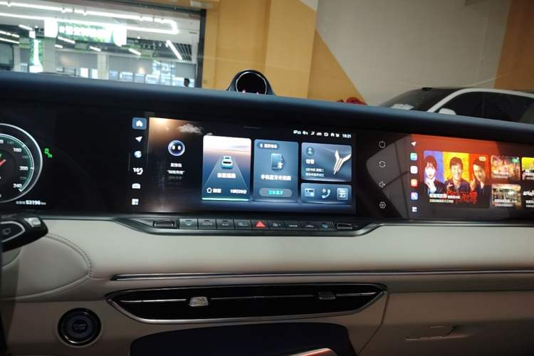 Used VOYAH FREE 2021 Four-Wheel Drive Standard Range-Extended Exclusive Luxury Package Audio And AC Panel