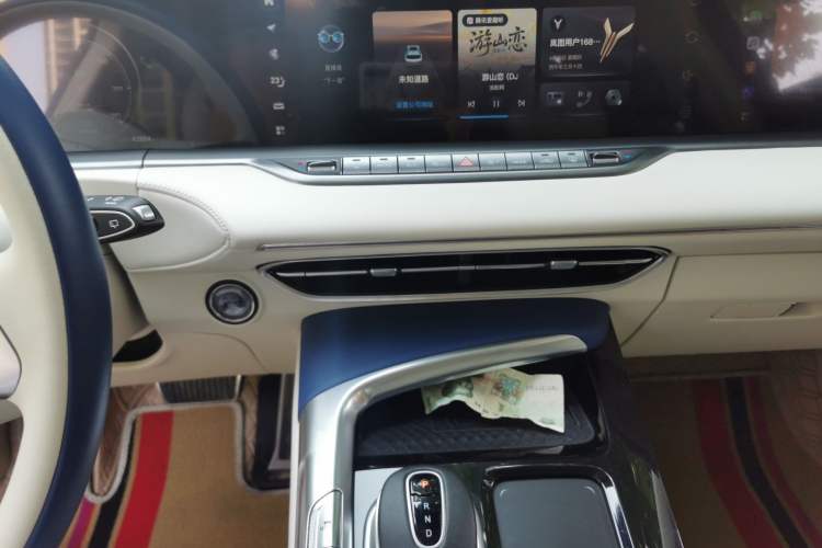 Used VOYAH FREE 2021 Four-Wheel Drive Standard Range-Extended Exclusive Luxury Package Audio And AC Panel