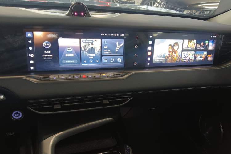 Used VOYAH FREE 2021 Four-Wheel Drive Standard Range-Extended Exclusive Luxury Package Audio And AC Panel