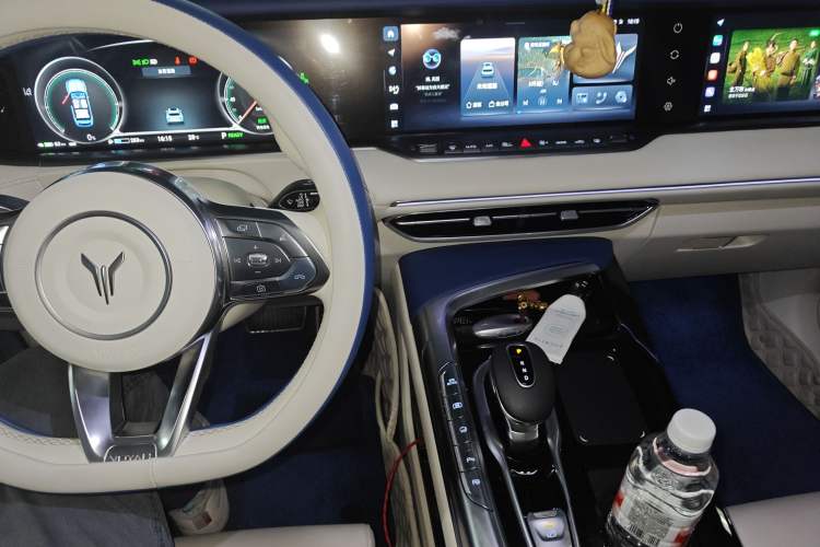 Used VOYAH FREE 2021 Four-Wheel Drive Extended-Range First Edition Commemorative Edition Exclusive Luxury Package Audio And AC Panel