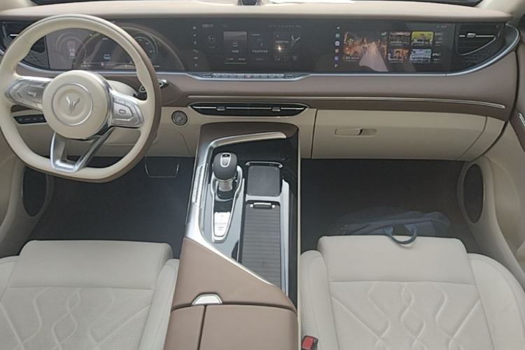 Used VOYAH FREE 2021 Four-Wheel Drive All-Electric First Edition Commemorative Edition Exclusive Luxury Package Center Console