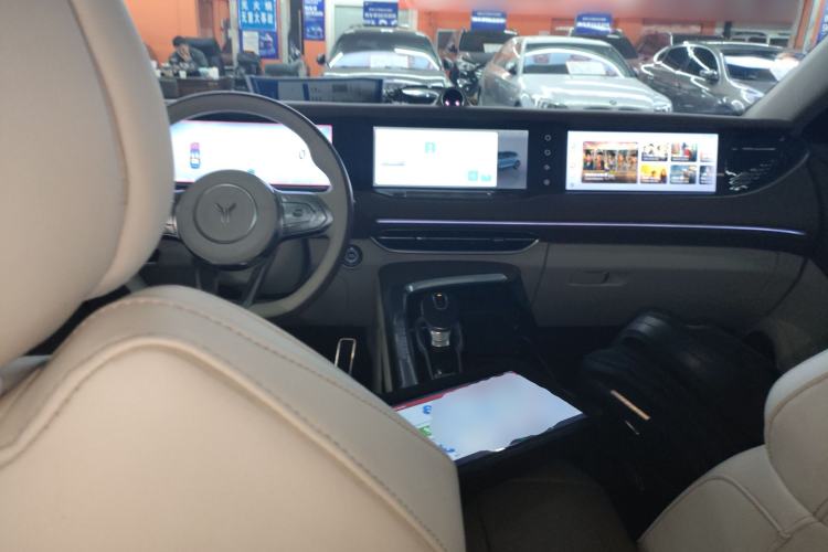 Used VOYAH FREE 2021 Four-Wheel Drive Extended-Range First Edition Commemorative Edition Exclusive Luxury Package Center Console