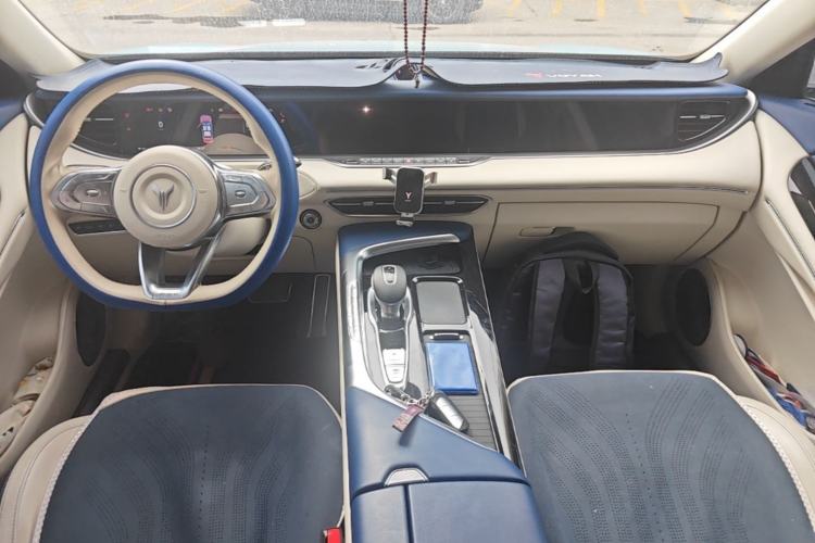 Used VOYAH FREE 2021 Four-Wheel Drive Extended-Range First-Edition Commemorative Model Center Console
