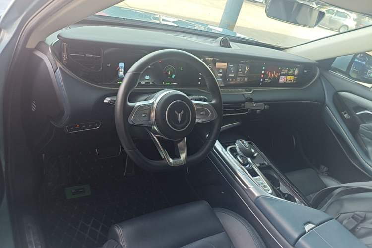 Used VOYAH FREE 2021 Four-Wheel Drive Standard All-Electric Exclusive Luxury Package Center Console