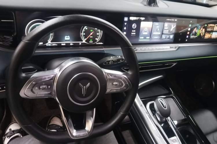 Used VOYAH FREE 2021 Four-Wheel Drive Standard Range-Extended Exclusive Luxury Package Center Console