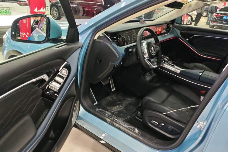 Used VOYAH FREE 2021 Two-Wheel Drive Standard Pure Electric City Edition Driver Seat