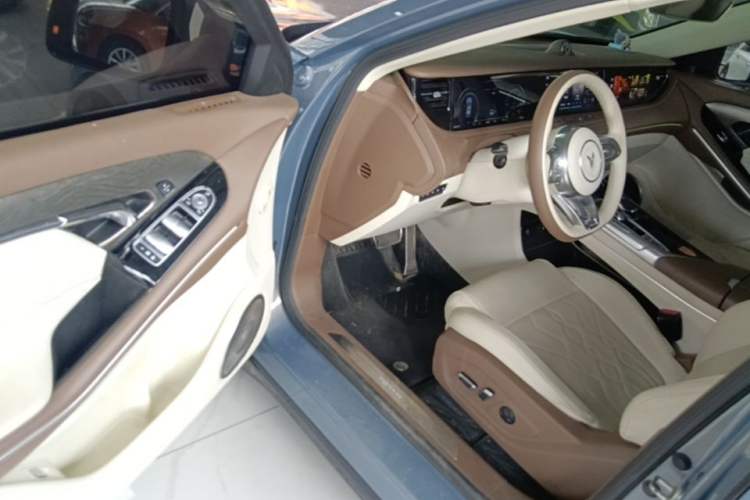 Used VOYAH FREE 2021 Four-Wheel Drive Standard Range-Extended Exclusive Luxury Package Driver Seat