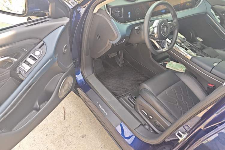 Used VOYAH FREE 2021 Four-Wheel Drive Standard Range-Extended Exclusive Luxury Package Driver Seat