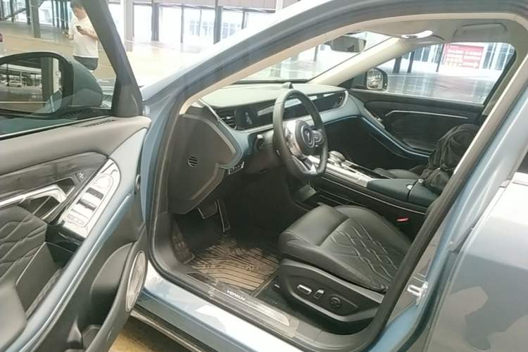 Used VOYAH FREE 2021 Four-Wheel Drive Standard Range-Extended Exclusive Luxury Package Driver Seat