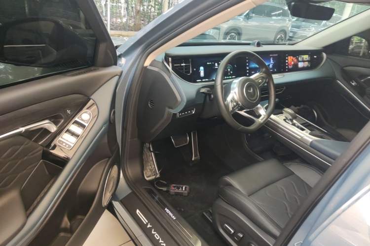 Used VOYAH FREE 2021 Four-Wheel Drive Standard Range-Extended Exclusive Luxury Package Driver Seat
