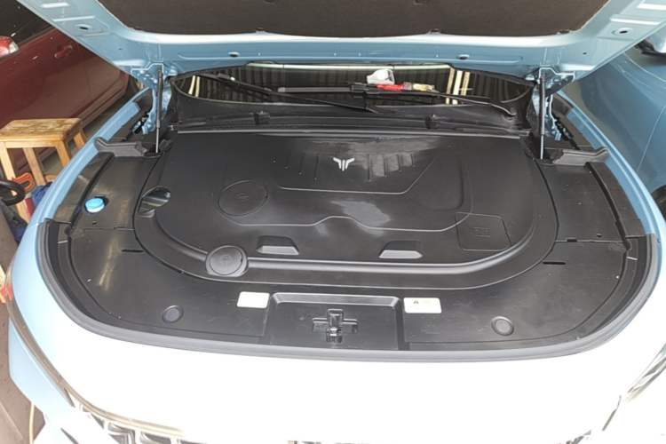 Used VOYAH FREE 2021 Four-Wheel Drive Standard Range-Extended Version Engine Bay