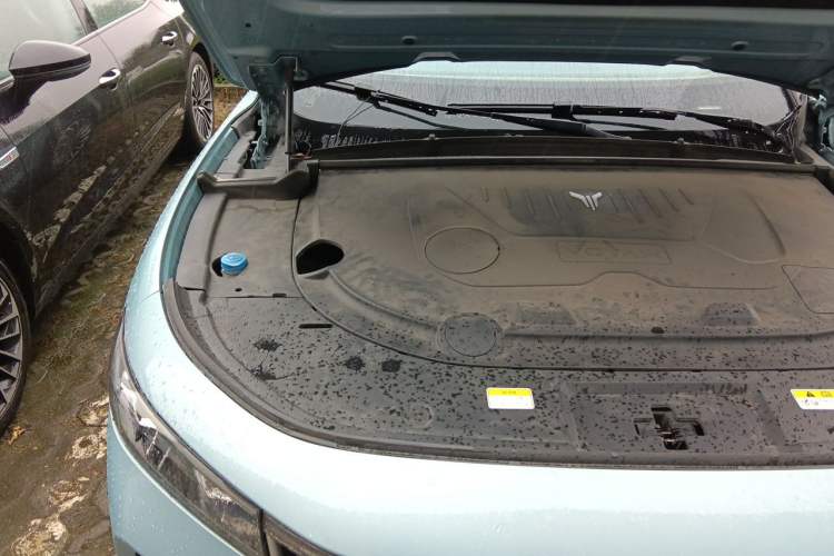 Used VOYAH FREE 2021 Four-Wheel Drive Standard Range-Extended Version Engine Bay Right