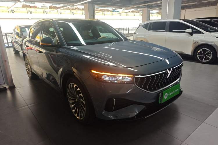 Used VOYAH FREE 2021 Four-Wheel Drive Standard Range-Extended Exclusive Luxury Package Front Right 45 Deg