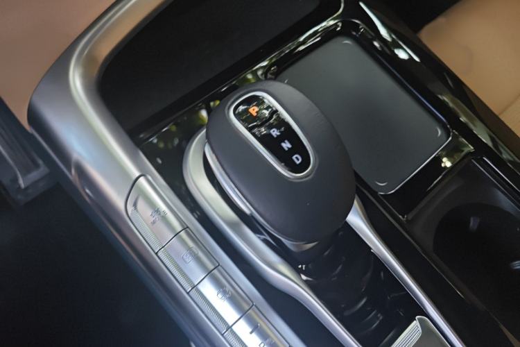 Used VOYAH FREE 2021 Four-Wheel Drive Standard Range-Extended Exclusive Luxury Package Gear Lever