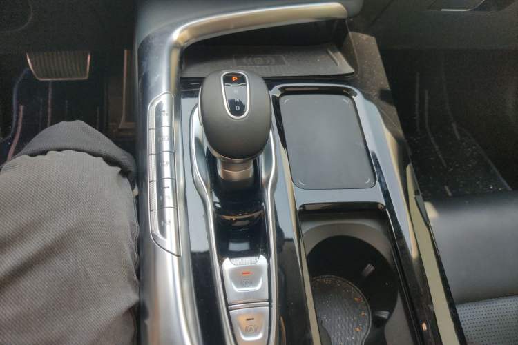Used VOYAH FREE 2021 Four-Wheel Drive Standard Range-Extended Exclusive Luxury Package Gear Lever