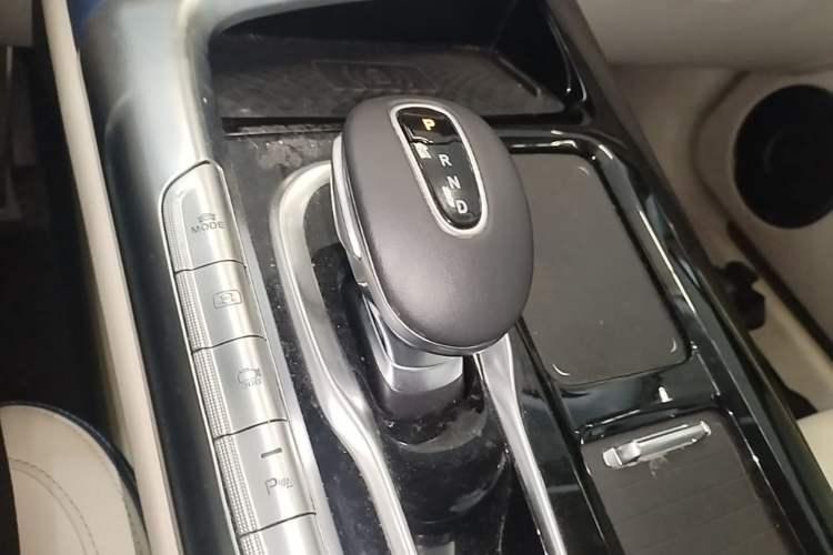 Used VOYAH FREE 2021 Four-Wheel Drive Standard Range-Extended Exclusive Luxury Package Gear Lever