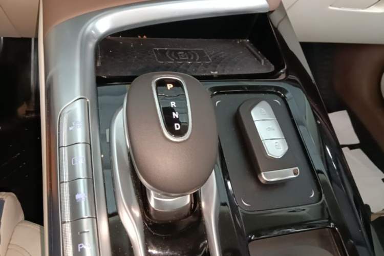 Used VOYAH FREE 2021 Four-Wheel Drive Standard Range-Extended Exclusive Luxury Package Gear Lever