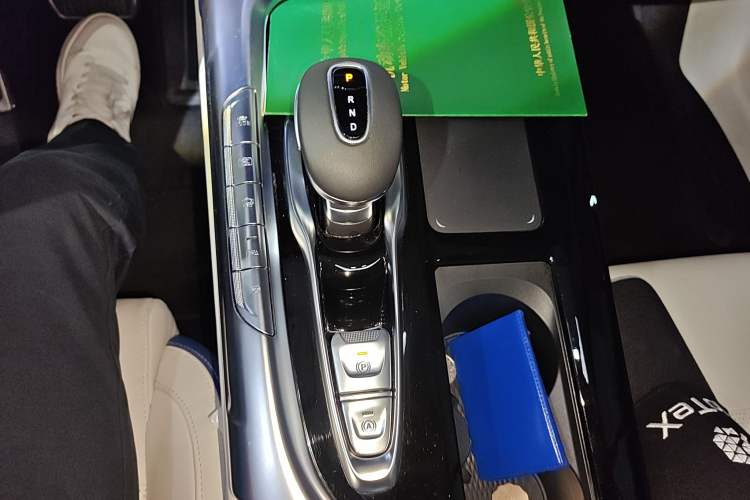 Used VOYAH FREE 2021 Four-Wheel Drive Extended-Range First Edition Commemorative Edition Exclusive Luxury Package Gear Lever