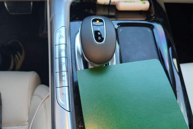 Used VOYAH FREE 2021 Four-Wheel Drive Standard Range-Extended Exclusive Luxury Package Gear Lever