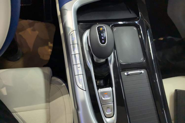 Used VOYAH FREE 2021 Four-Wheel Drive All-Electric First Edition Commemorative Edition Exclusive Luxury Package Gear Lever