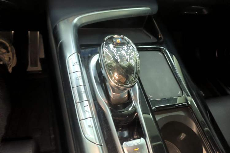 Used VOYAH FREE 2021 Four-Wheel Drive Standard Range-Extended Exclusive Luxury Package Gear Lever