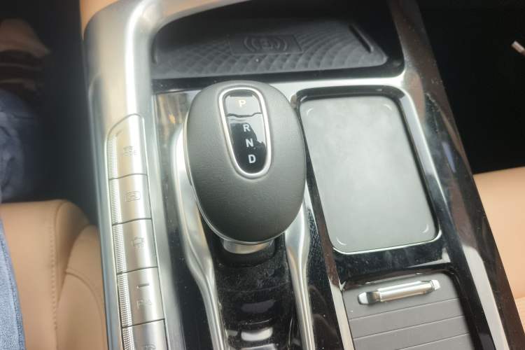 Used VOYAH FREE 2021 Four-Wheel Drive Standard Range-Extended Exclusive Luxury Package Gear Lever