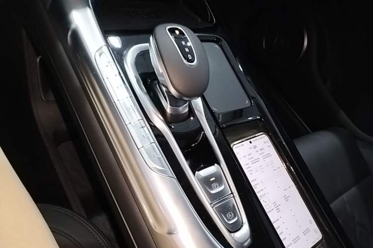 Used VOYAH FREE 2021 Four-Wheel Drive Standard Range-Extended Exclusive Luxury Package Gear Lever