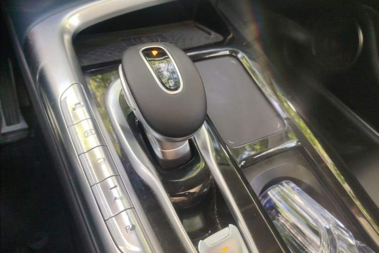 Used VOYAH FREE 2021 Four-Wheel Drive Extended-Range First Edition Commemorative Edition Exclusive Luxury Package Gear Lever