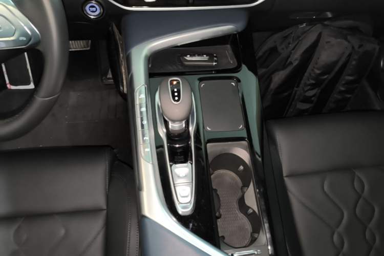 Used VOYAH FREE 2021 Four-Wheel Drive Standard Range-Extended Exclusive Luxury Package Gear Lever