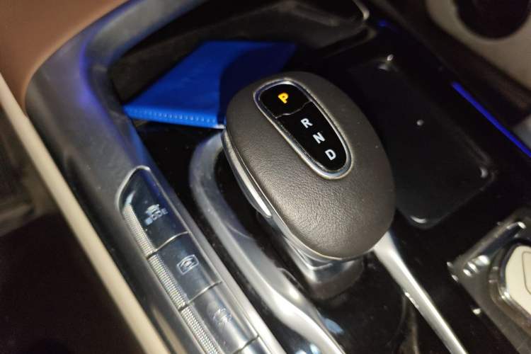 Used VOYAH FREE 2021 Four-Wheel Drive Standard Range-Extended Exclusive Luxury Package Gear Lever