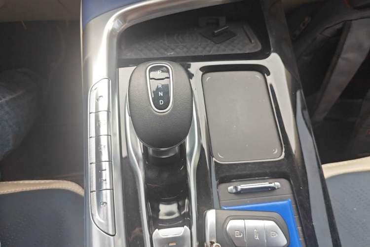 Used VOYAH FREE 2021 Four-Wheel Drive Extended-Range First-Edition Commemorative Model Gear Lever