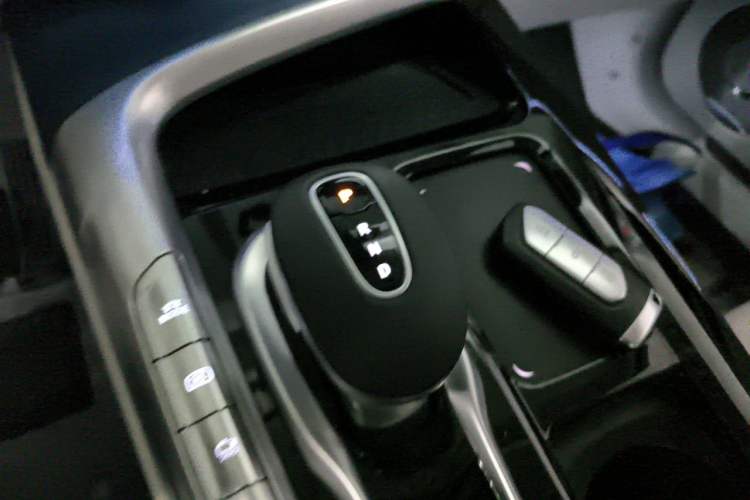 Used VOYAH FREE 2021 Four-Wheel Drive Standard Range-Extended Exclusive Luxury Package Gear Lever
