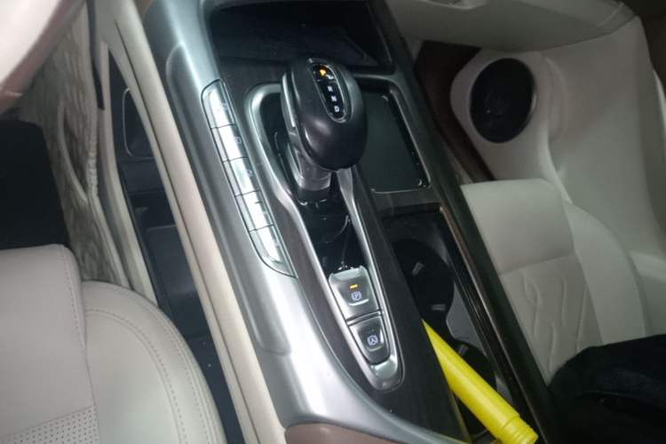 Used VOYAH FREE 2021 Four-Wheel Drive Standard Range-Extended Exclusive Luxury Package Gear Lever