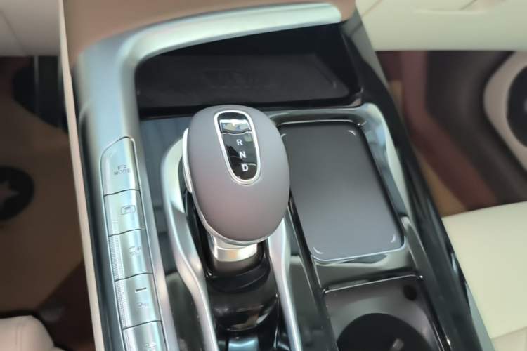 Used VOYAH FREE 2021 Four-Wheel Drive Standard Range-Extended Exclusive Luxury Package Gear Lever