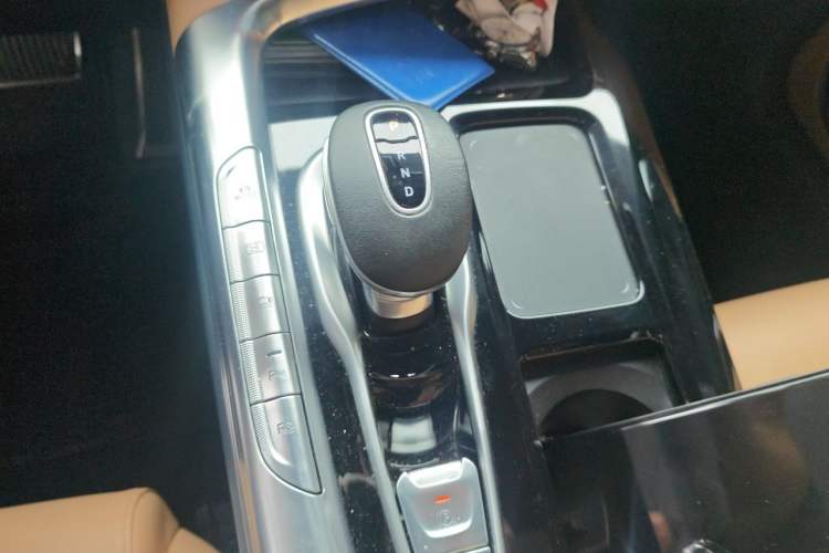 Used VOYAH FREE 2021 Four-Wheel Drive Extended-Range First Edition Commemorative Edition Exclusive Luxury Package Gear Lever