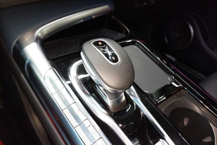 Used VOYAH FREE 2021 Four-Wheel Drive Standard Range-Extended Exclusive Luxury Package Gear Lever