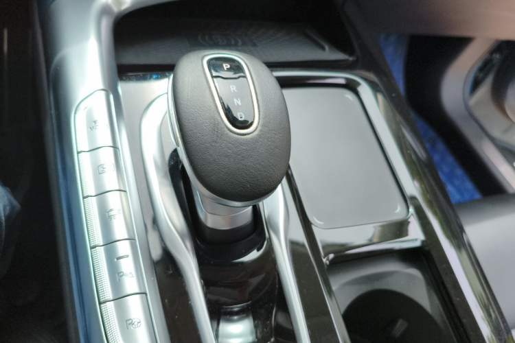Used VOYAH FREE 2021 Four-Wheel Drive Standard Range-Extended Exclusive Luxury Package Gear Lever