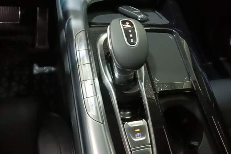 Used VOYAH FREE 2021 Two-Wheel Drive Standard Pure Electric City Edition Gear Lever